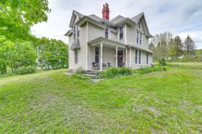 Family Home w/ Yard & Fire Pit in Middleburgh! - Image 4