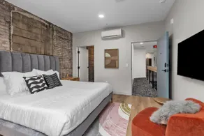 The BlueJay Vintage Suite - With Window - Image 5