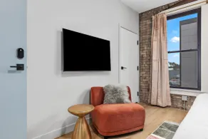 The BlueJay Vintage Suite - With Window - Image 3