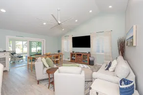 waterfront beach retreat with boat dock - Image 3