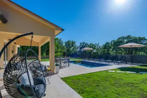 A charming villa surrounded by nature - Image 3