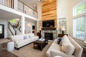 Huge Luxury Cottage on All-sports Lake - Image 3