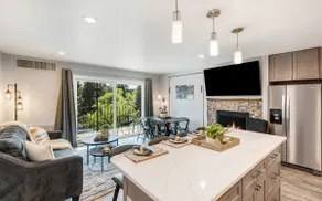 Gorgeous Condo With River View - Pool and Hot Tub - Image 3