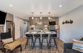 Gorgeous Condo With River View - Pool and Hot Tub - Image 4