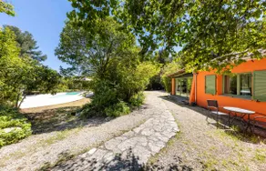 06BV Quiet cottage with pool - Image 2