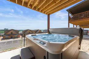 Lakeview Home: HotTub, Pool Access, Gym, Firepit - Image 2