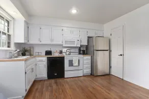 Sleeps 13 with 5 Bedrooms_King Beds - Image 3