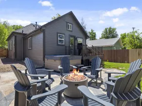 Downtown Oasis. Hot Tub, Easy Walk to Downtown - Image 2