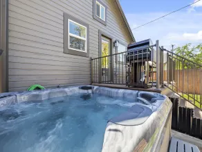 Downtown Oasis. Hot Tub, Easy Walk to Downtown - Image 3