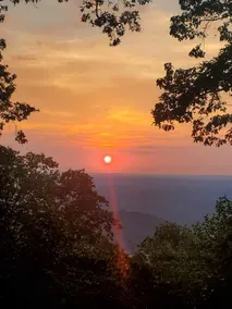 Sunset ROCKS-sleeps 8 with brow view, hot tub, & f - Image 2