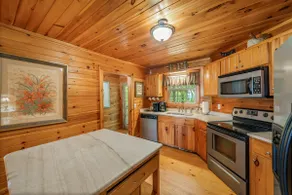 Sunset ROCKS-sleeps 8 with brow view, hot tub, & f - Image 5