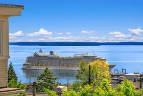 Queen Anne Retreat with Bay Views Dining & Shop - Image 2