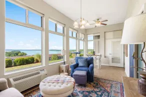 Step-Free Lake View Condo, Golf & Ticket Deals - Image 3