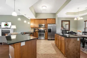 Step-Free Lake View Condo, Golf & Ticket Deals - Image 2