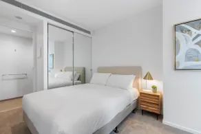 Impeccably Modern 1-Bed with Incredible City Views - Image 2