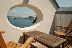 Cozy attic apartment in a historic villa with a lake view - Image 4