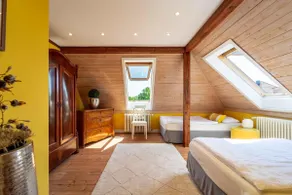 Cozy attic apartment in a historic villa with a lake view - Image 3