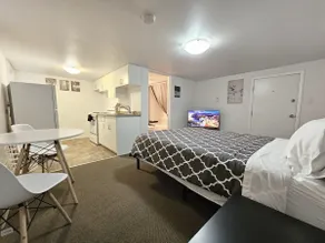 Affordable, Queen Bed, Parking, Downtown, A+, WiFi - Image 2