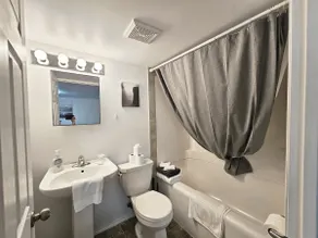 Affordable, Queen Bed, Parking, Downtown, A+, WiFi - Image 4