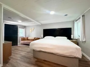 SG King Room # 7A - Image 2