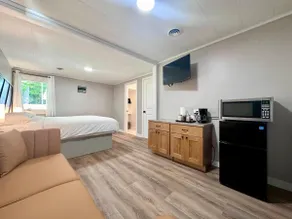 SG King Room # 7A - Image 4