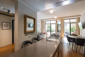 Stunning 1Bed Surry Hills Balcony Apt w Parking - Image 4