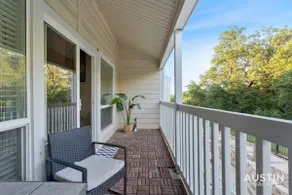 Waterfront Loft w Park View with Pool and Dock Access - Image 2