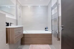 Spacious, 3 bedroom, 2 bathroom, Surbiton - Image 5