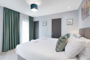 Spacious, 3 bedroom, 2 bathroom, Surbiton - Image 3