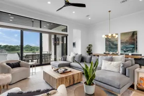 The Escape at 212 with Concierge Services - Image 4