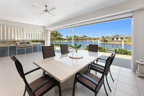 Luxurious 4 bedroom waterfront home pet friendly near Ocean - Image 5