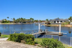 Luxurious 4 bedroom waterfront home pet friendly near Ocean - Image 4
