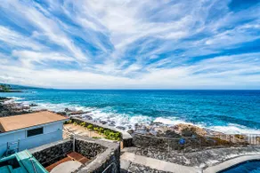 Casa De Emdeko 219: Ocean Front Corner with AC! - Image 4