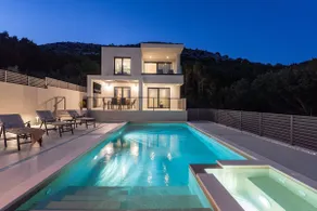 Hillside Villa Paradise with Heated pool, Gym - Image 2