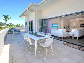 Cairns North 4-Bed with Outdoor Dining & Pool - Image 2