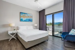 Cairns North 4-Bed with Outdoor Dining & Pool - Image 4