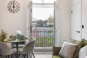 Simplicity meets Warmth: 1-Bed Delight - Image 2