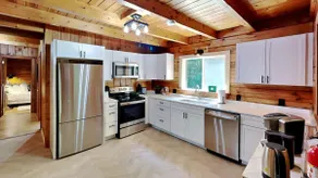 Luxe Log Cabin. Waterview & Private. - Image 4