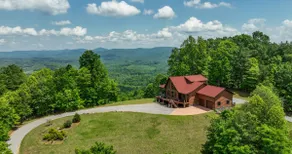 Bear Paw Lodge Pet Friendly Luxury Cabin w/ Views - Image 3