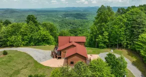 Bear Paw Lodge Pet Friendly Luxury Cabin w/ Views - Image 4