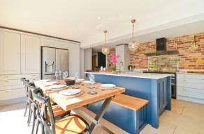 Adgestone Villa - A Luxurious Countryside Escape with Heated Pool, Near Sandown Beach, Dog Friendly in Rural Sandown - Perfect Getaway for Family & Friends - Image 3