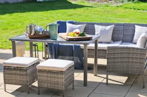 Adgestone Villa - A Luxurious Countryside Escape with Heated Pool, Near Sandown Beach, Dog Friendly in Rural Sandown - Perfect Getaway for Family & Friends - Image 5