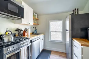 2BR/1BA - NW Portland - In-Unit Laundry - Image 4