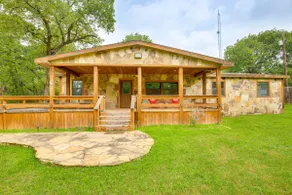 Deck & Fire Pit: Unique Pottsboro Haven - Image 2