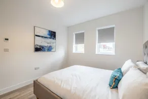 New in '24: Big 2-Bed Flat in Windsor with Parking - Image 4