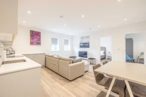 New in '24: Big 2-Bed Flat in Windsor with Parking - Image 5