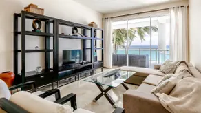 Oceanfront King • 3rd Floor • Pool • Hot Tub • 306 - Image 5