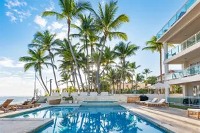 Oceanfront King • 3rd Floor • Pool • Hot Tub • 306 - Image 4