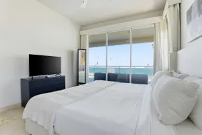 Kite Beach Oceanfront condo Hot tub and Pool 204 - Image 3
