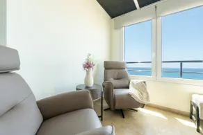 Agréable maison de vacances entièrement équipée avec jardin, terrasse et internet haut débit | Vue mer | À côté de la plage - Image 3